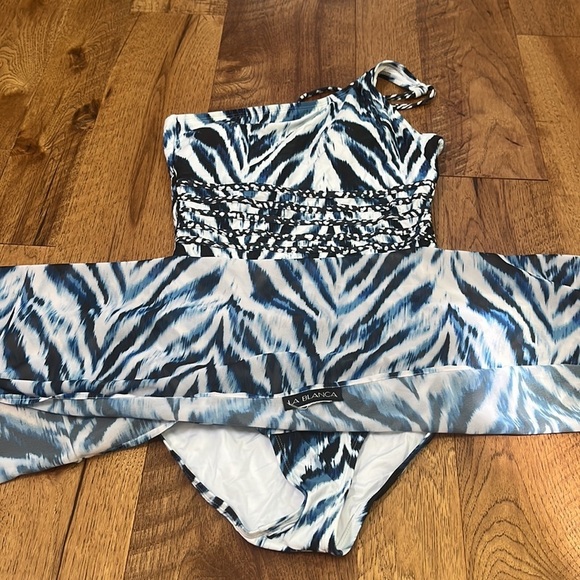 La Blanca Woman’s Printed One Piece and Wrap - Picture 2 of 4